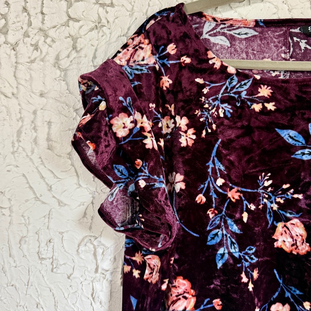 a.n.a Floral Velvet Short Sleeve Top - Burgundy and Pink - Picture 2 of 8